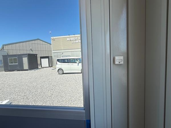 滋賀県栗東店/展示場の中古ユニットハウス・プレハブ・コンテナハウスCT-32J(2.16坪)の各設備のスイッチ